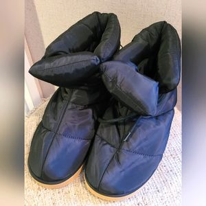 NWT Zara black snow booties Size 37(6.5-7)
